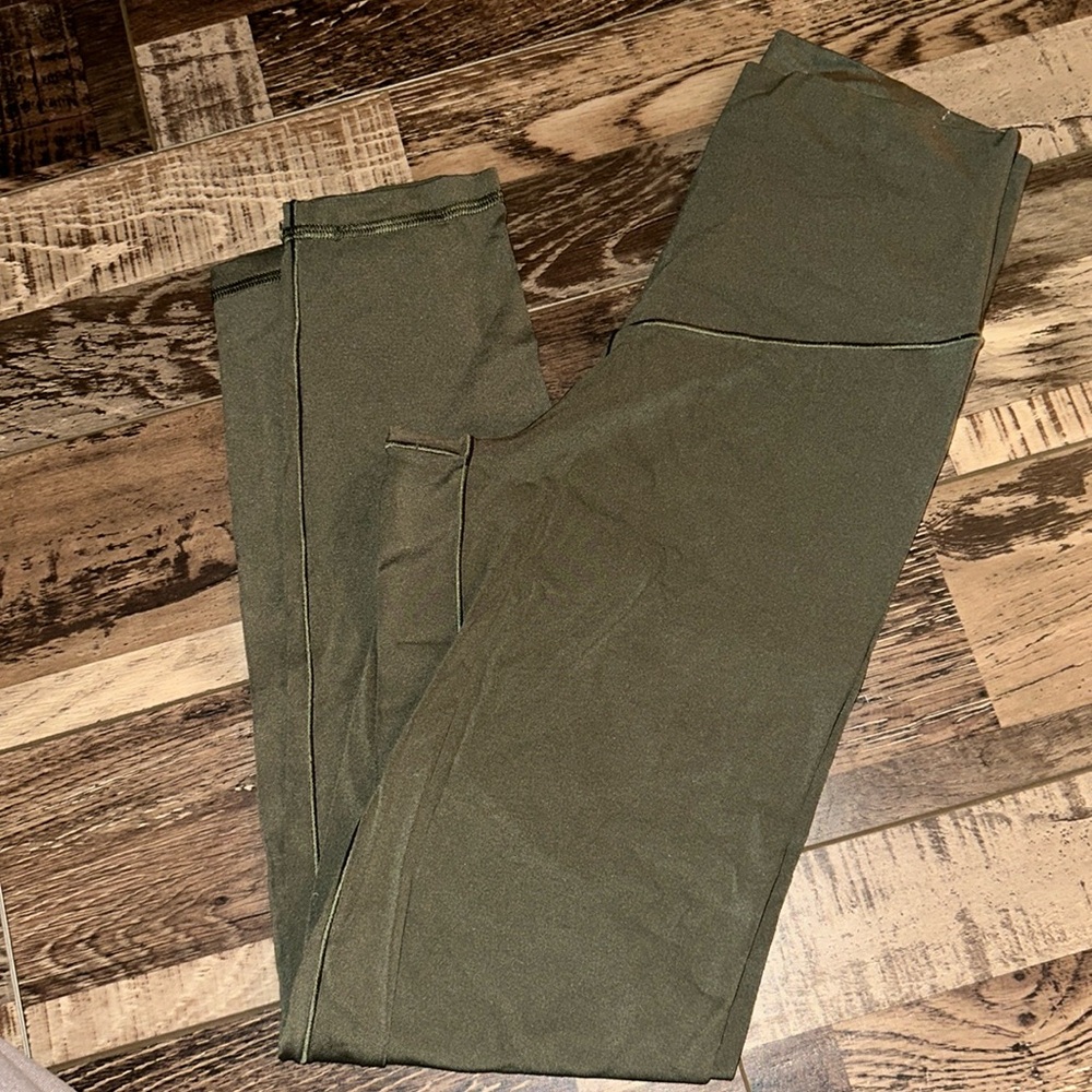 Offline by aerie leggings
Size S. 7/8 length